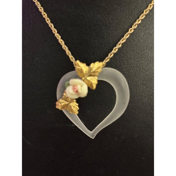Vintage Frosted Lucite Heart Necklace With Porcelain Rose & Gold-Tone Leaves - Picture 12 of 15